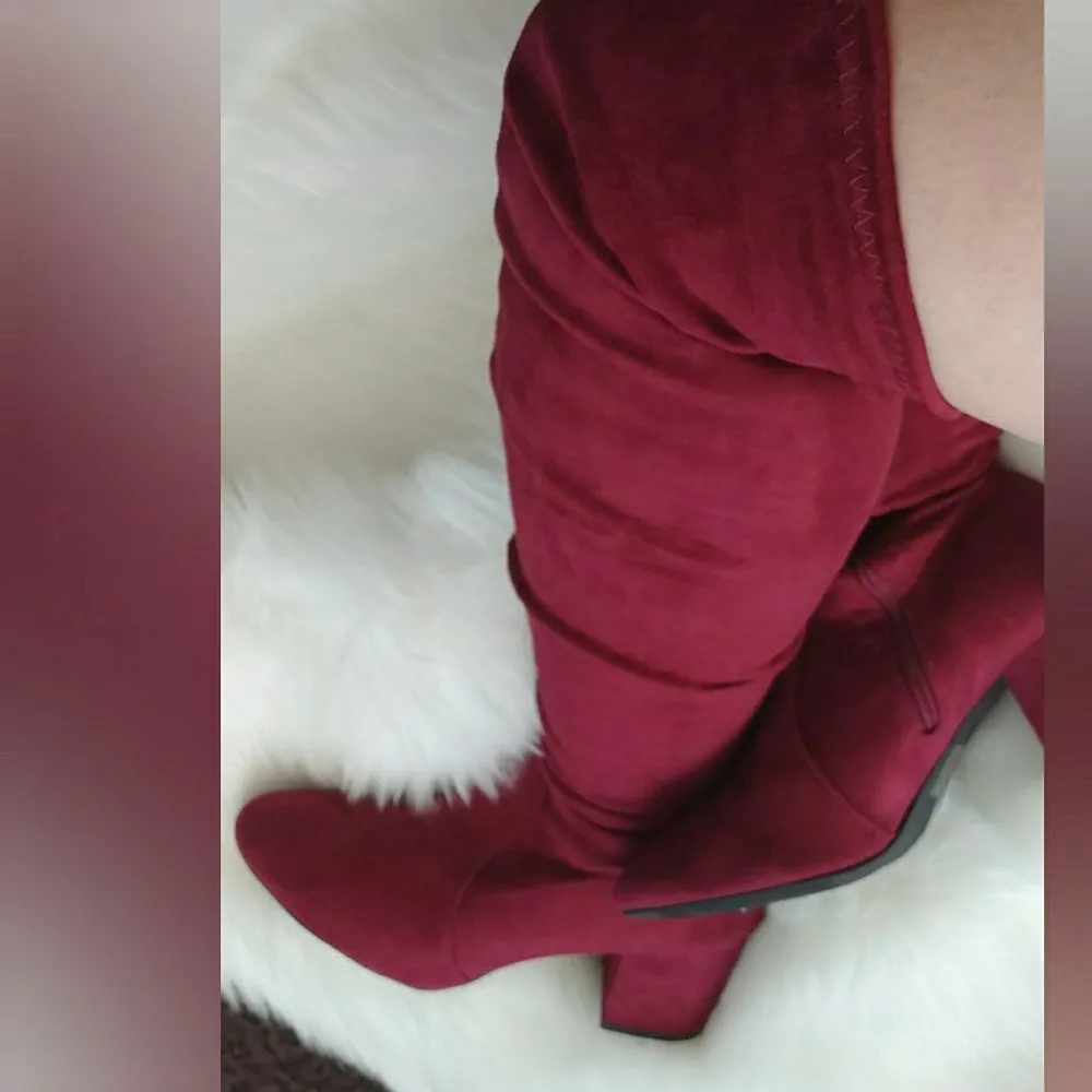 🚨 5.5🚨Boots over the knee Burgandy Vegan Suede