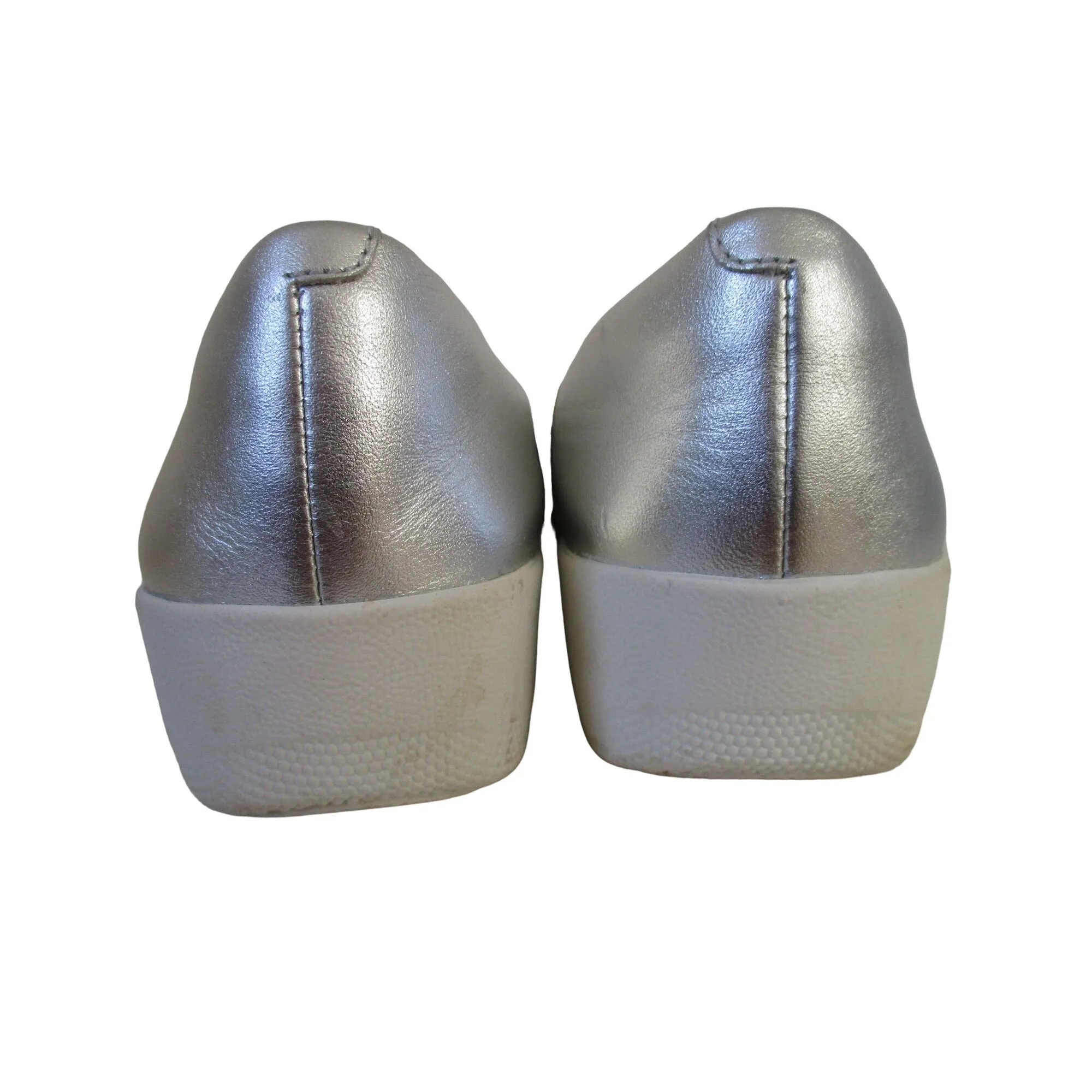 FitFlop silver leather, size 7, flats with white rubber soles